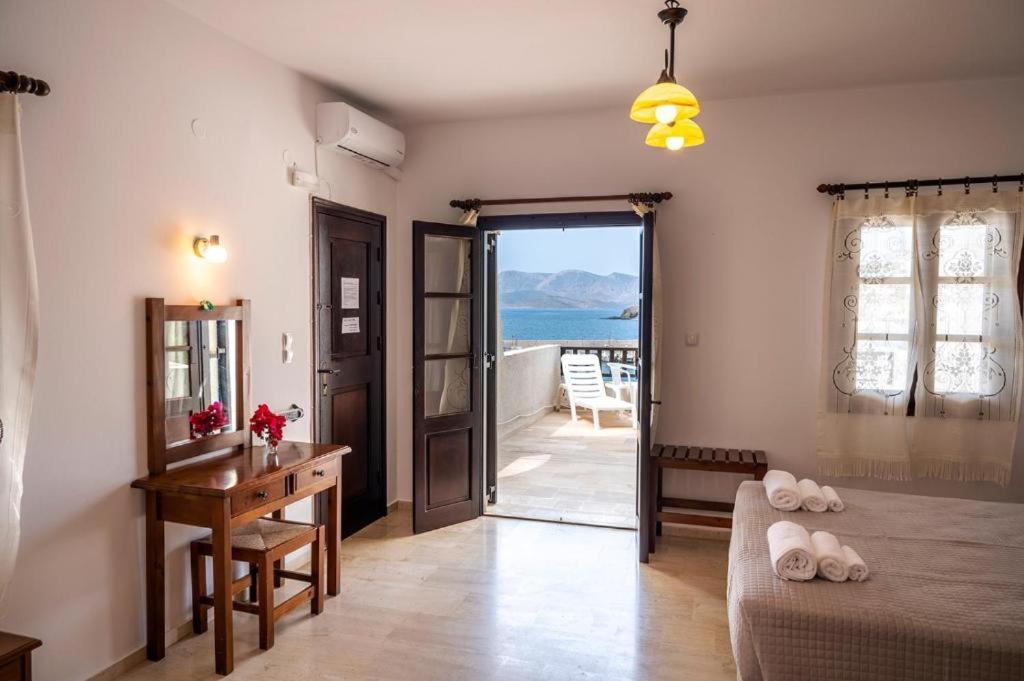 Pelagos Seafront Accommodation - George Myrties Extérieur photo