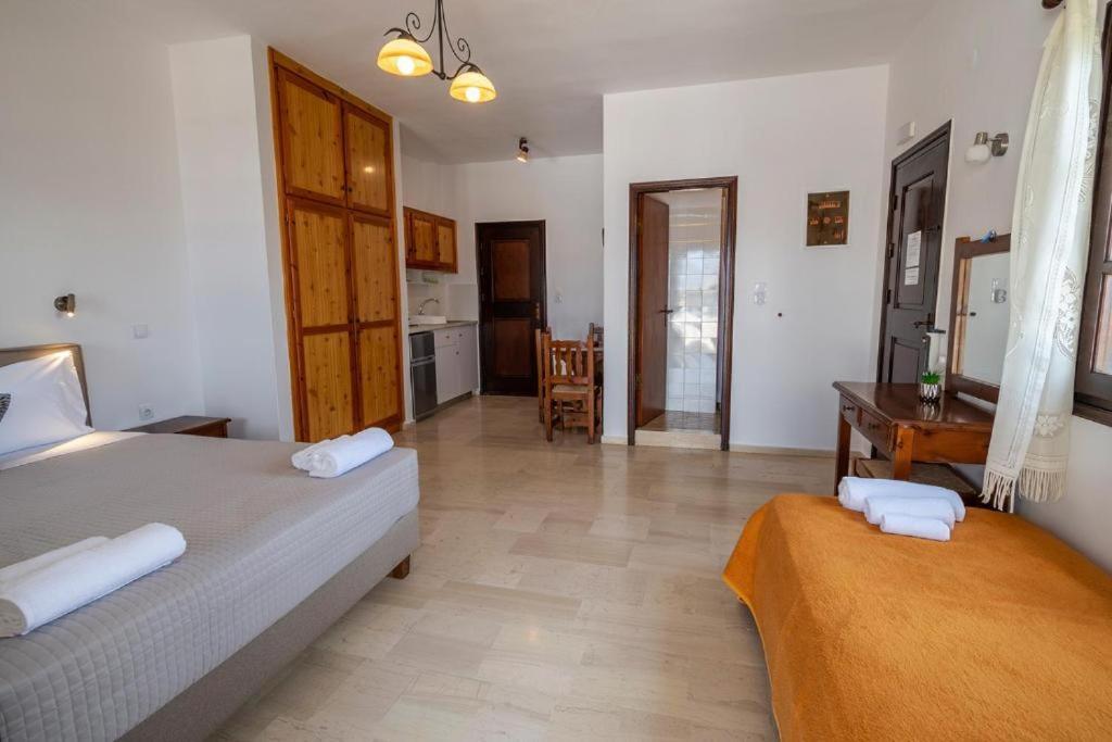 Pelagos Seafront Accommodation - George Myrties Extérieur photo
