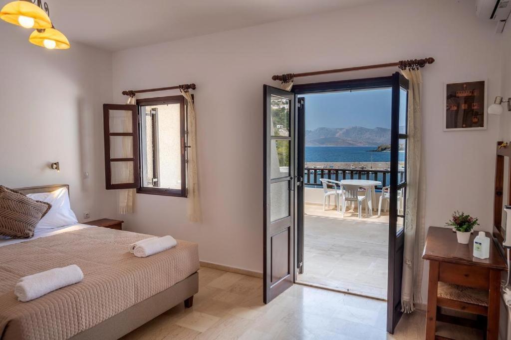 Pelagos Seafront Accommodation - George Myrties Extérieur photo